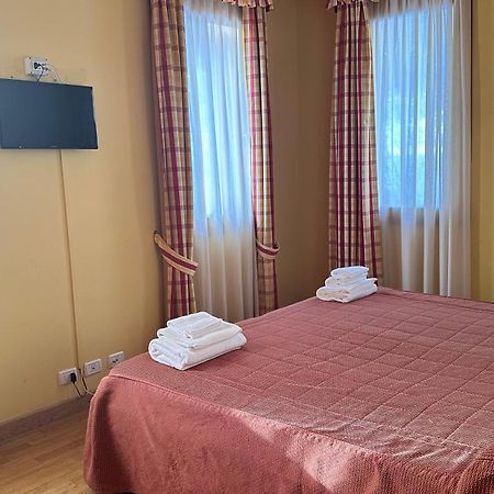Hotel Chalet Casa Cesana تْشيسانا تورَنيسي المظهر الخارجي الصورة