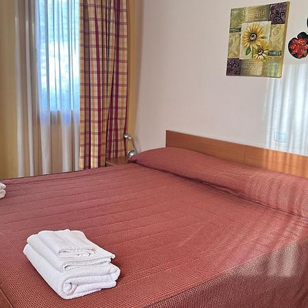 Hotel Chalet Casa Cesana تْشيسانا تورَنيسي المظهر الخارجي الصورة