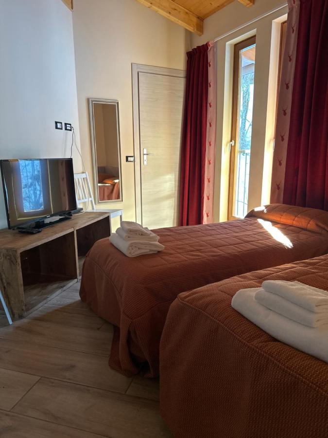 Hotel Chalet Casa Cesana تْشيسانا تورَنيسي المظهر الخارجي الصورة