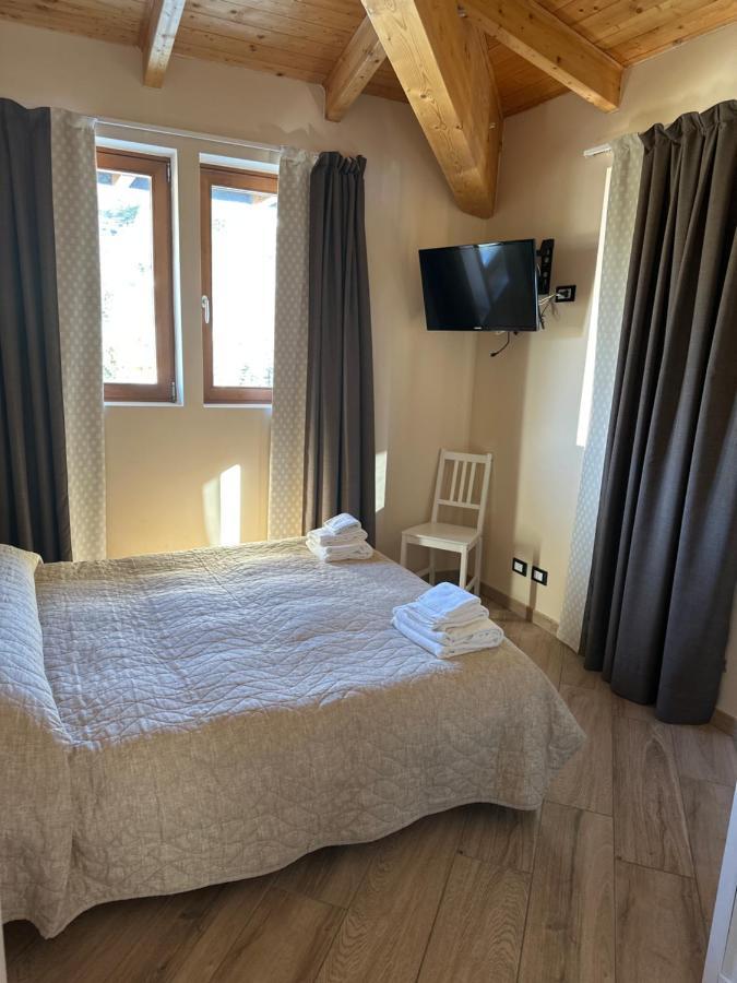 Hotel Chalet Casa Cesana تْشيسانا تورَنيسي المظهر الخارجي الصورة