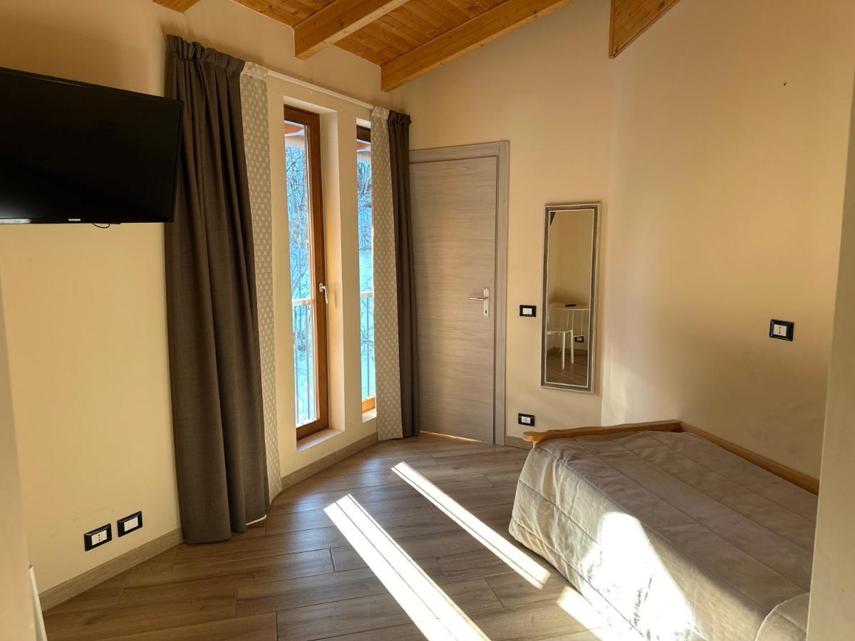 Hotel Chalet Casa Cesana تْشيسانا تورَنيسي المظهر الخارجي الصورة