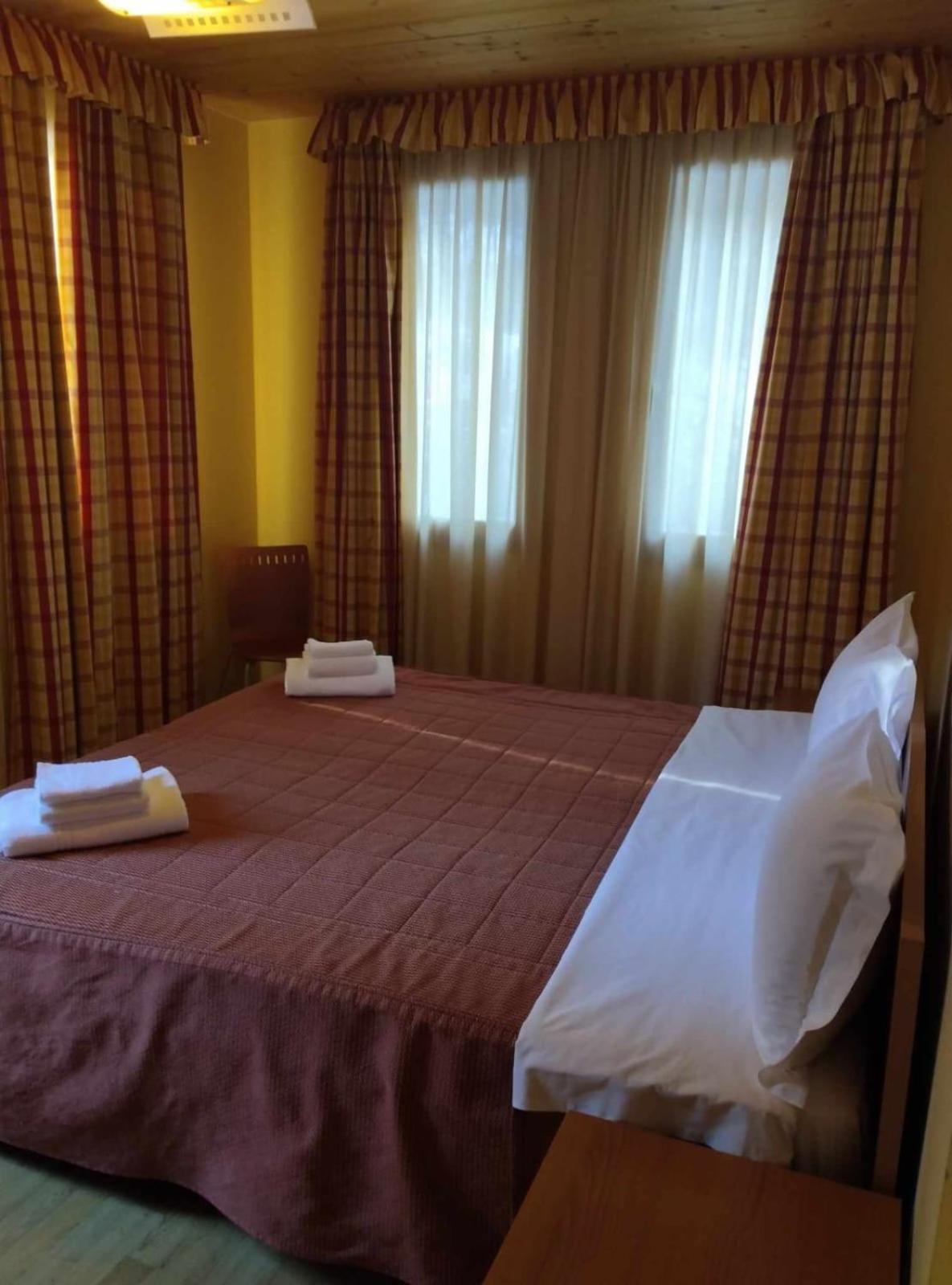 Hotel Chalet Casa Cesana تْشيسانا تورَنيسي المظهر الخارجي الصورة