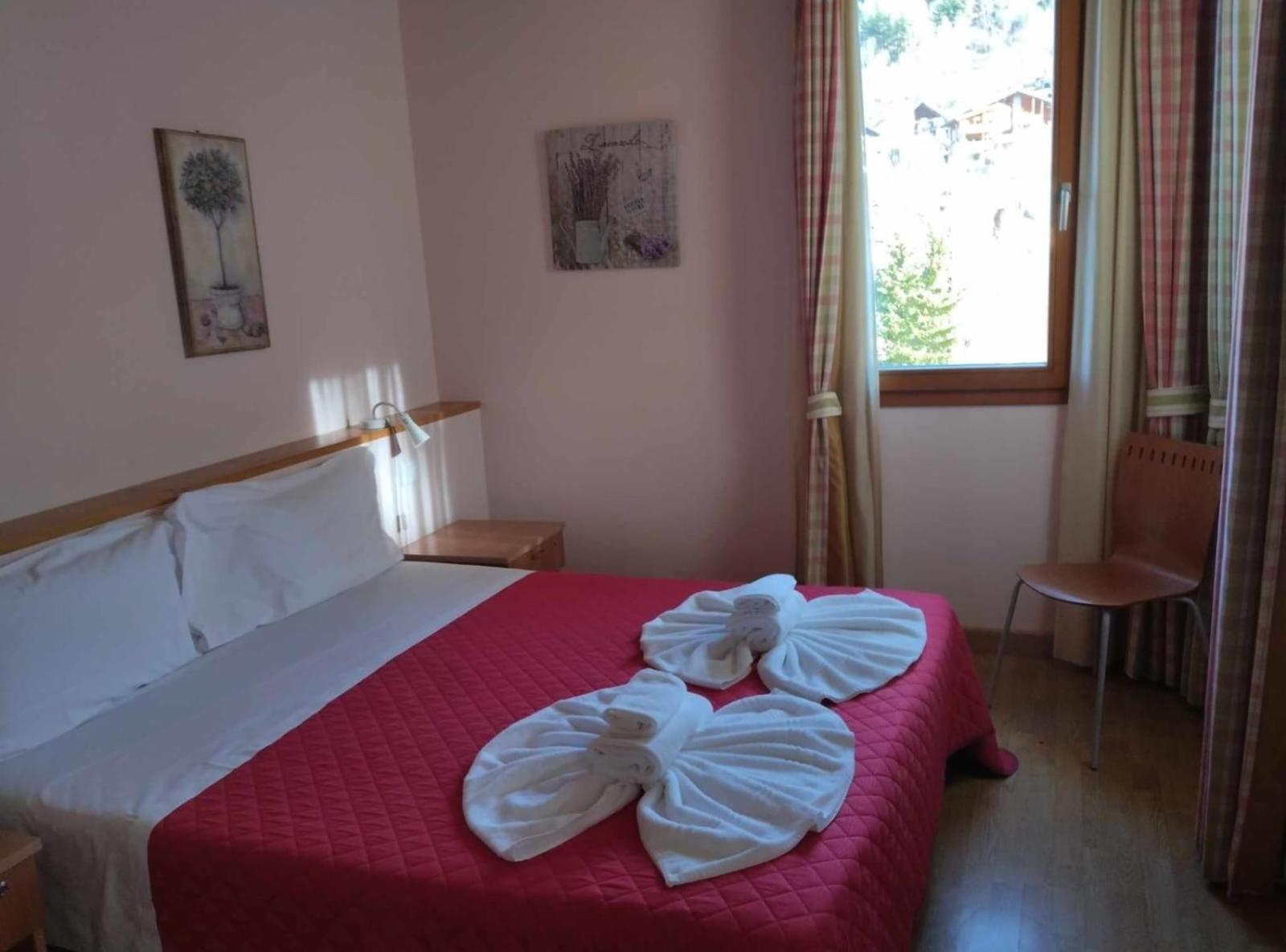Hotel Chalet Casa Cesana تْشيسانا تورَنيسي المظهر الخارجي الصورة