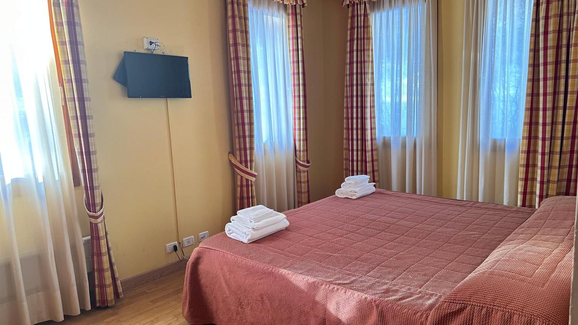 Hotel Chalet Casa Cesana تْشيسانا تورَنيسي المظهر الخارجي الصورة