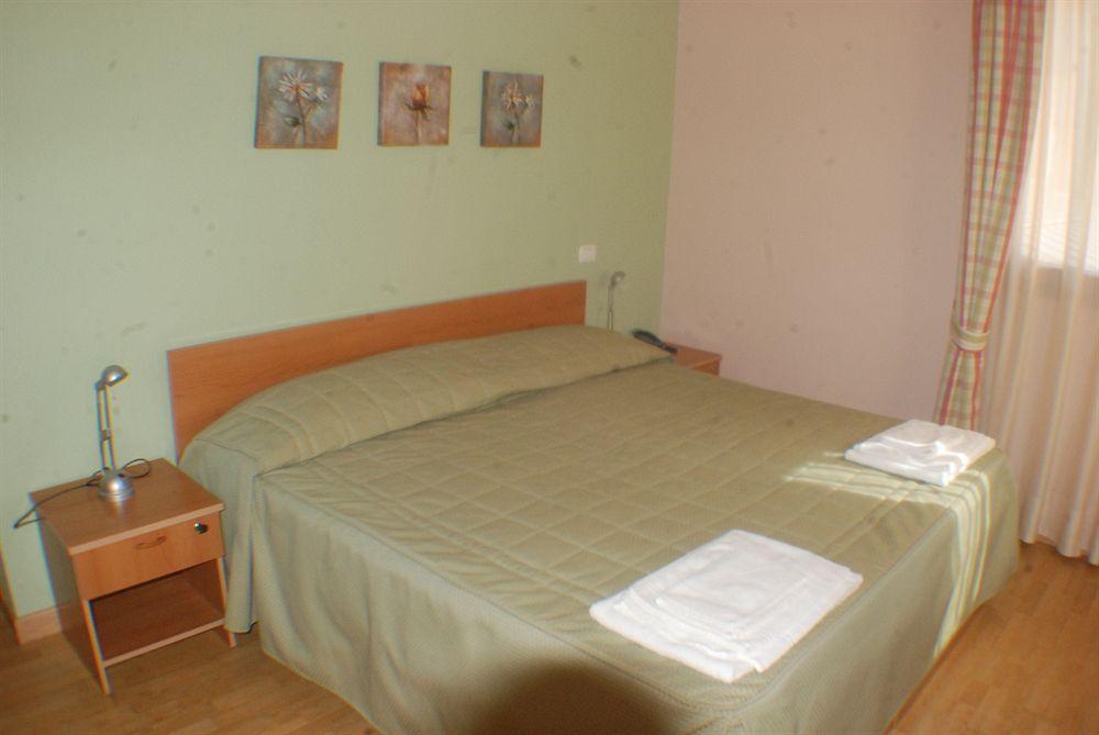 Hotel Chalet Casa Cesana تْشيسانا تورَنيسي المظهر الخارجي الصورة