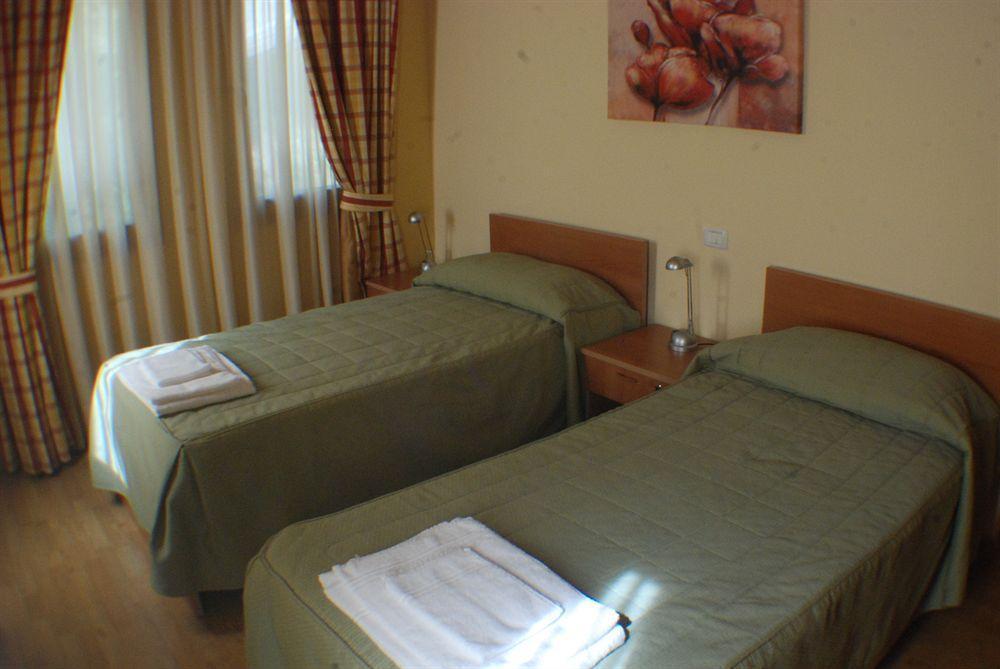 Hotel Chalet Casa Cesana تْشيسانا تورَنيسي المظهر الخارجي الصورة