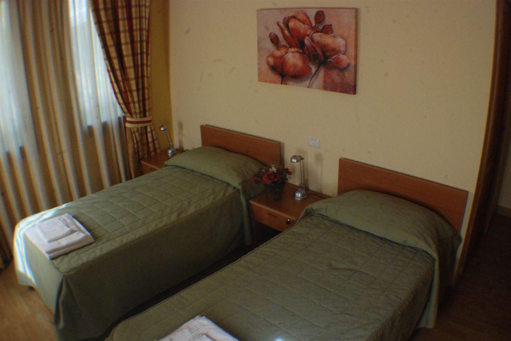 Hotel Chalet Casa Cesana تْشيسانا تورَنيسي المظهر الخارجي الصورة